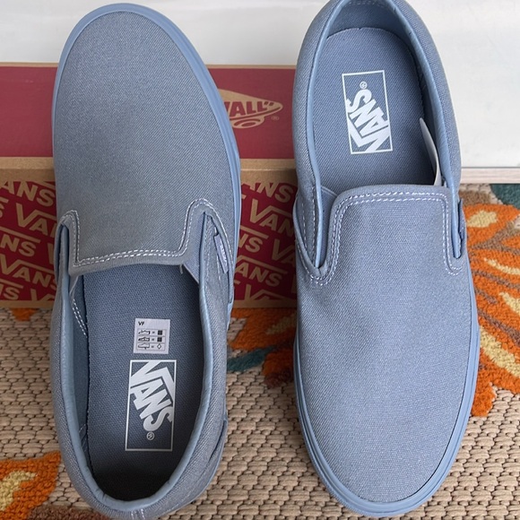 Van’s WMNS Classic Slip-On
Pastel Mono Dusty Blue
VN000CT5DSB
Sneakers - Picture 15 of 16